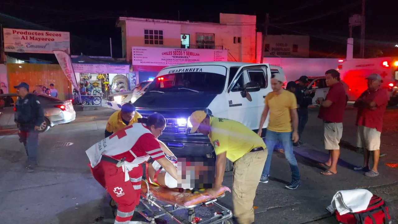$!Motociclista resulta herido al chocar contra camioneta en El Rosario