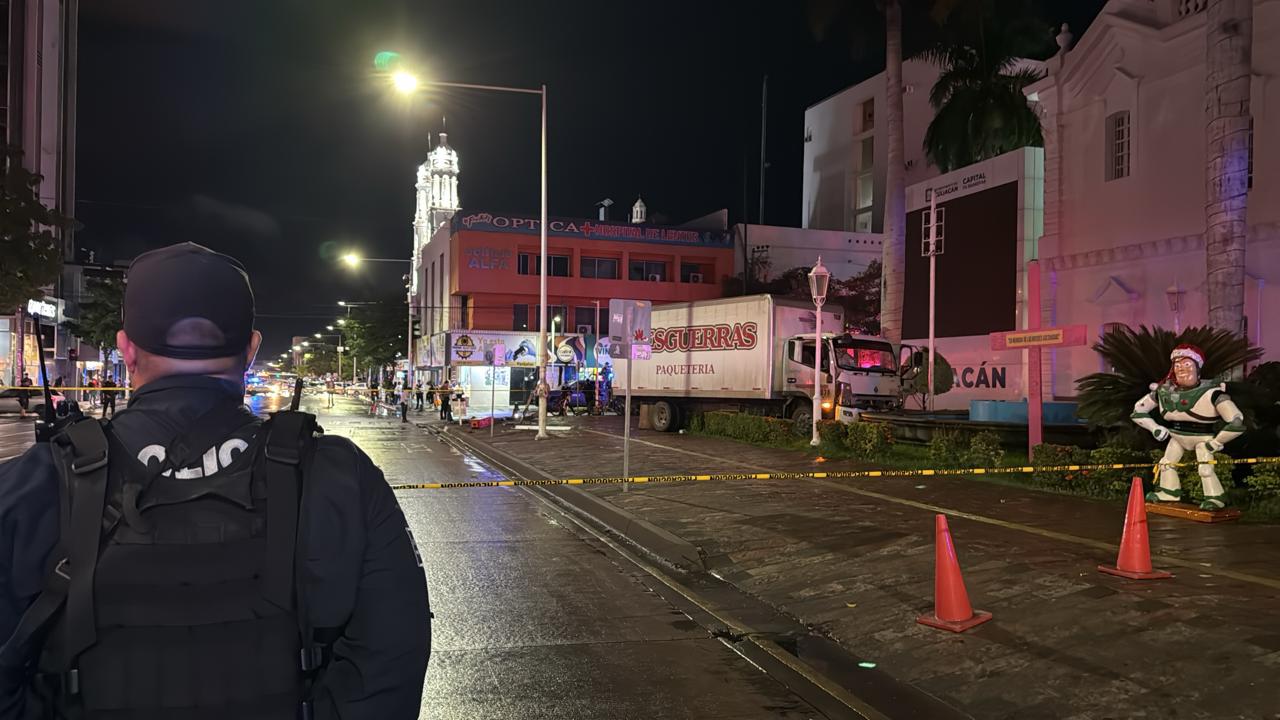 $!Asesinan a balazos a un trailero frente al Ayuntamiento de Culiacán