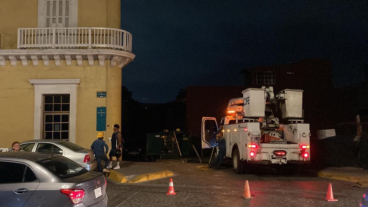 $!Más apagones en Mazatlán; se quejan familias y comerciantes del Centro