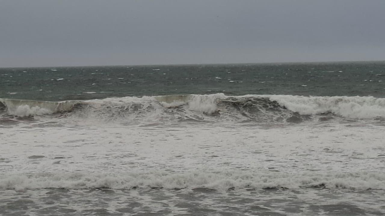 $!Mazatlán amanece con llovizna y ráfagas de viento; se prevé se puedan incrementar