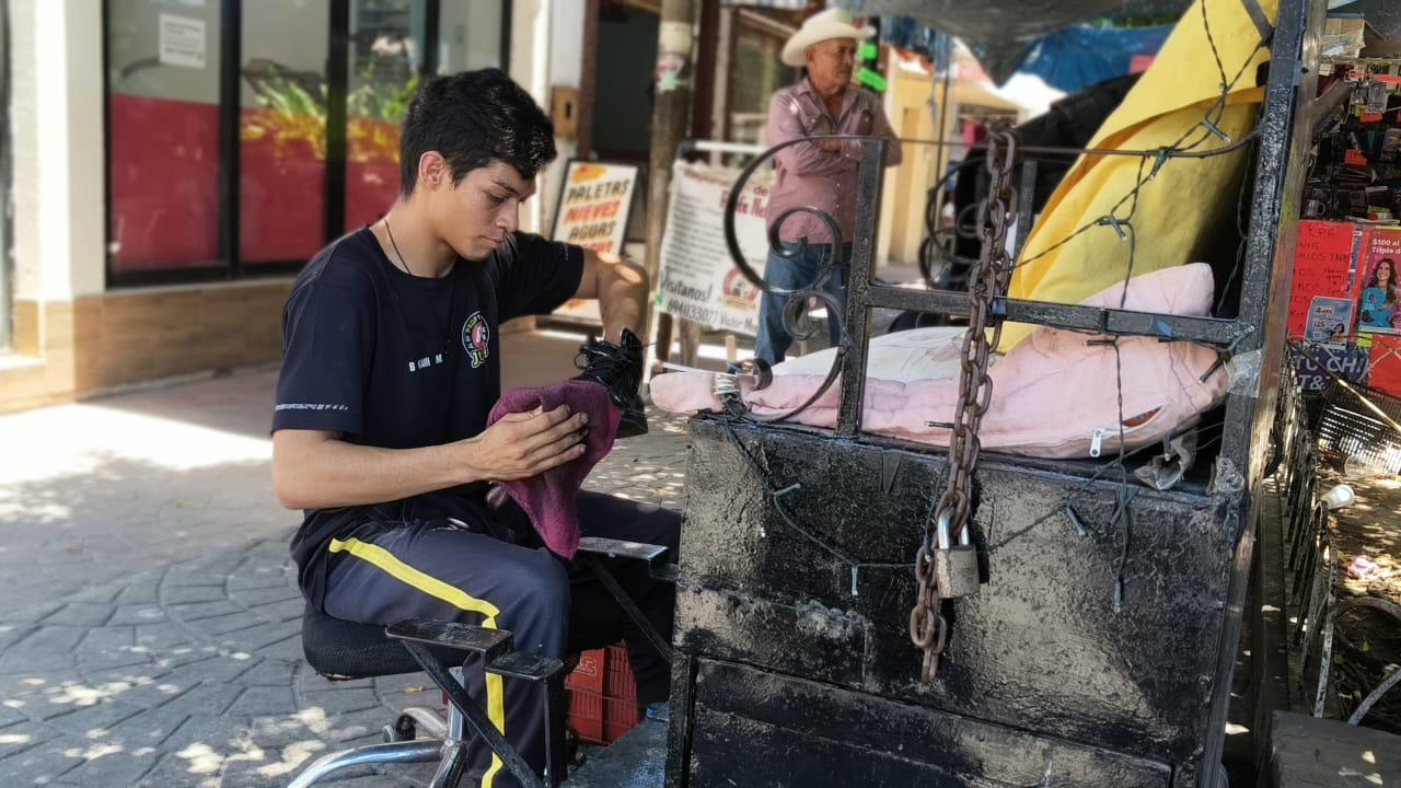 $!Entre estudios, judo y bolear zapatos: Benjamín Mendoza persigue en El Rosario su sueño olímpico