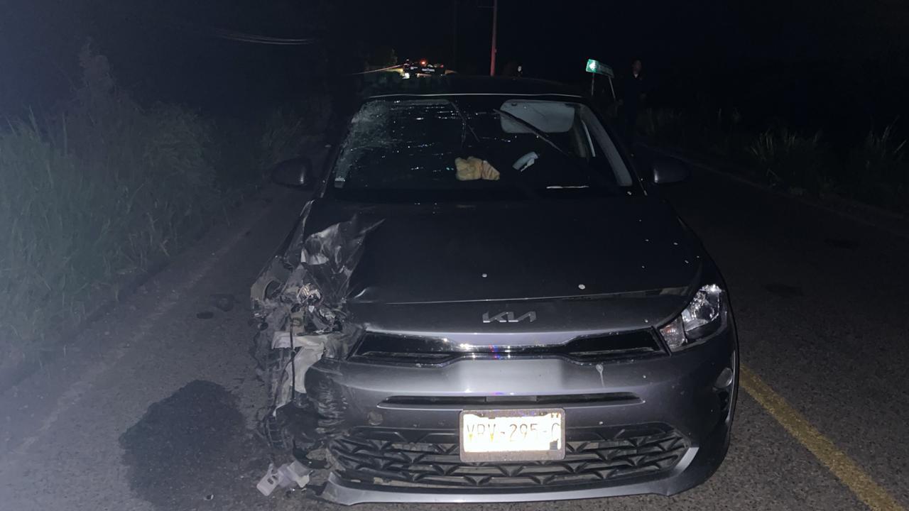 $!Muere motociclista y otro resulta lesionado al chocar contra un auto en la carretera Escuinapa-Teacapán