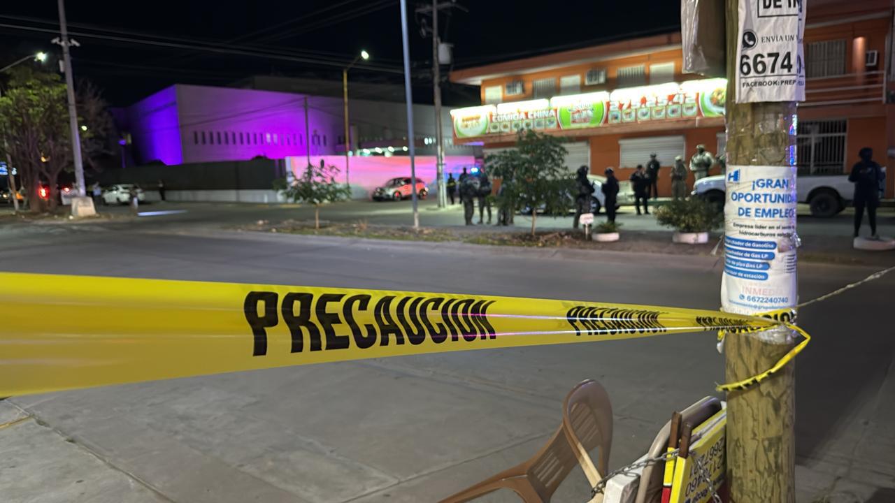 $!Ataque armado deja un repartidor de comida herido y dos carros baleados en el sector Terranova, en Culiacán