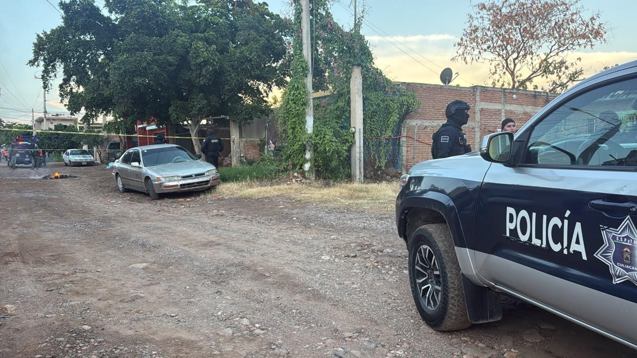 $!Tirotean casa en la López Mateos y aseguran motocicleta con municiones, en Culiacán