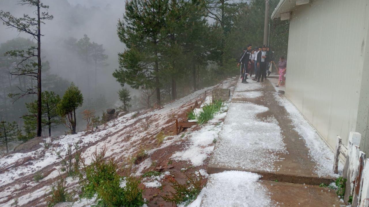 $!Amanece con una capa de hielo el poblado de Santa Gertrudis, en la zona serrana de Badiraguato