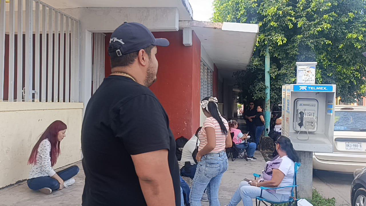 $!Padres de familia toman plantel del CAM 9 en Escuinapa por falta de intendente