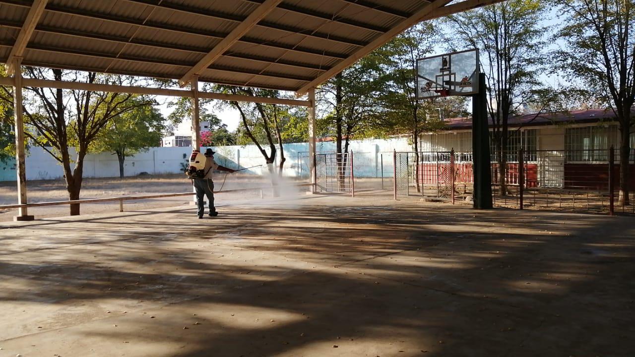 $!Desinfecta Protección Civil Culiacán centros de vacunación