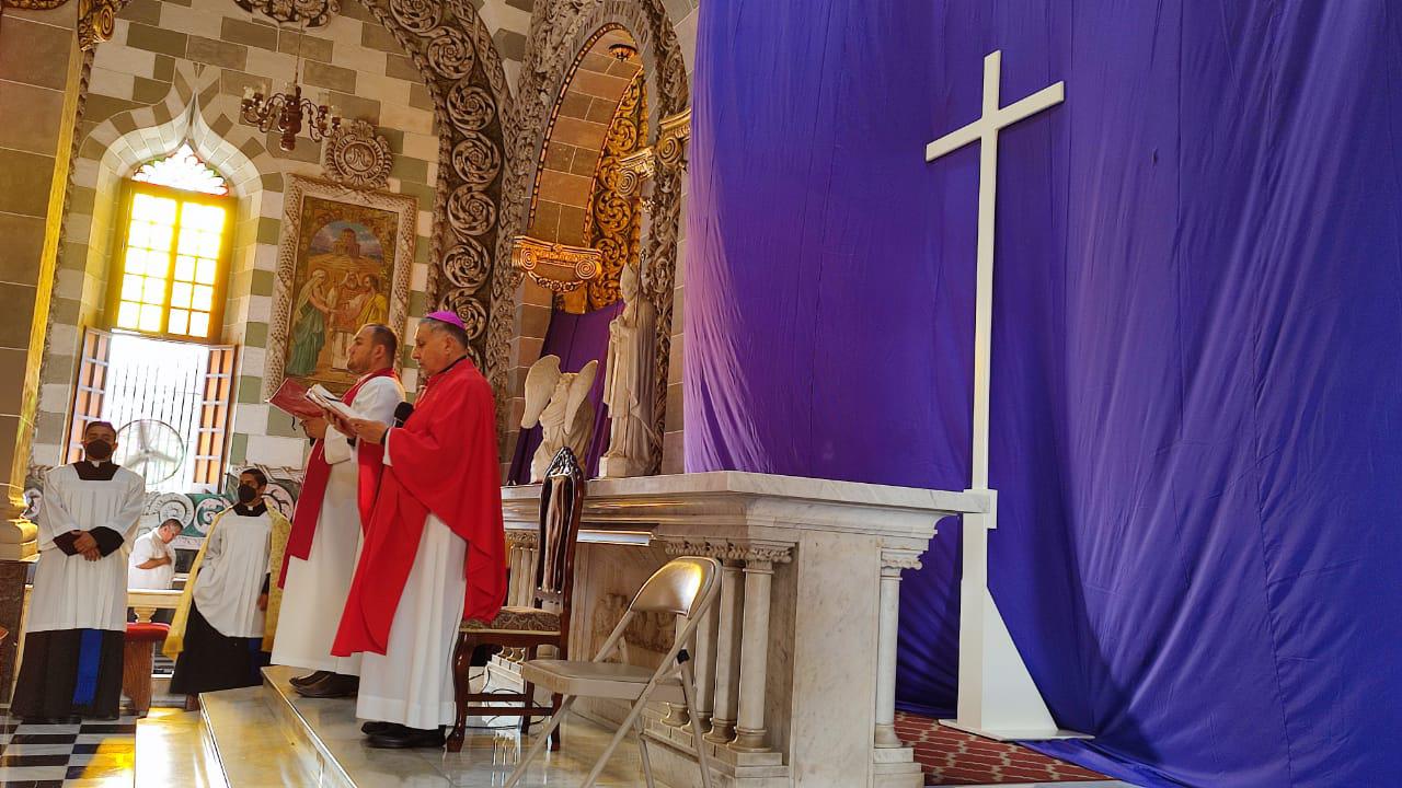 $!En Mazatlán oran porque Dios proteja a los enfermos de Covid y por la paz en Ucrania