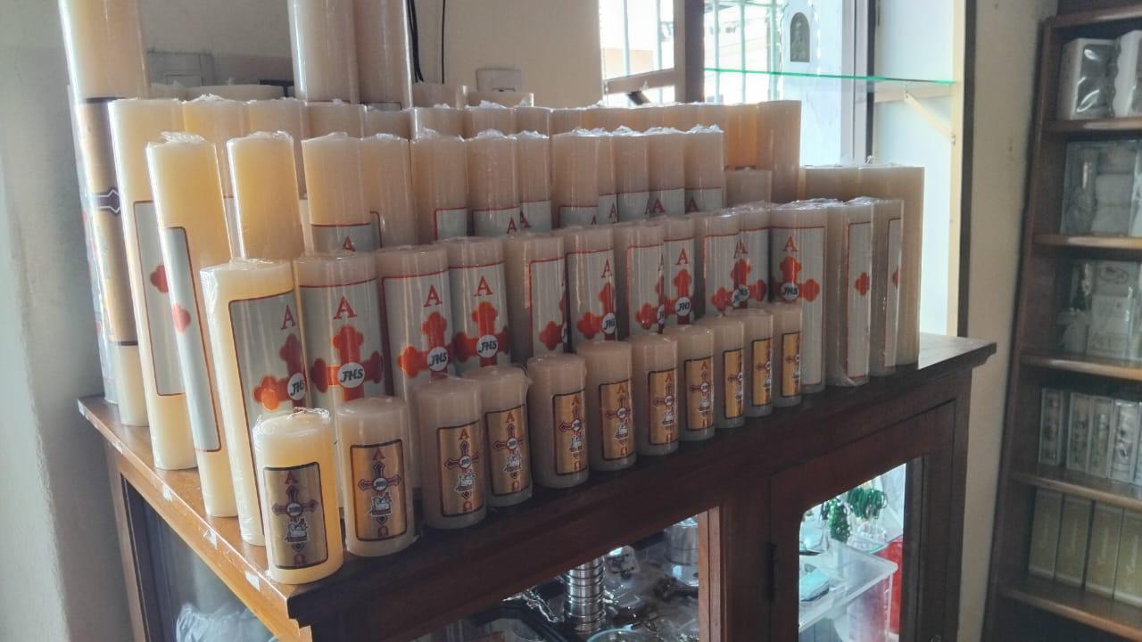 $!Reportan vendedores de artículos religiosos bajas ventas durante Semana Santa