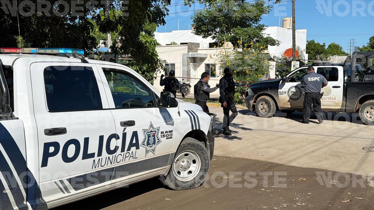 $!Hieren de bala en su camioneta a vecino de la colonia Jaripillo, en Mazatlán