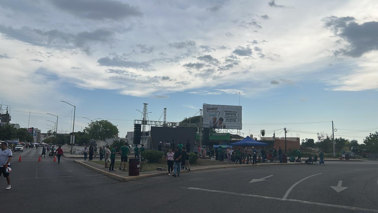 $!Aficionados comienzan a llegar a ‘La Canasta’ para ver el México contra Inglaterra en Culiacán