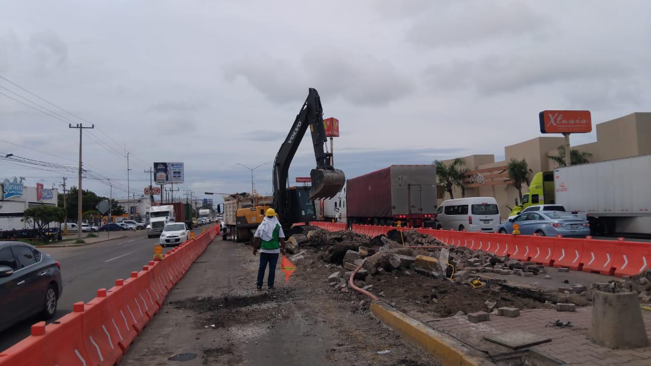 $!Con retiro de camellones, avanzan trabajos en nuevo paso superior vehicular de Mazatlán