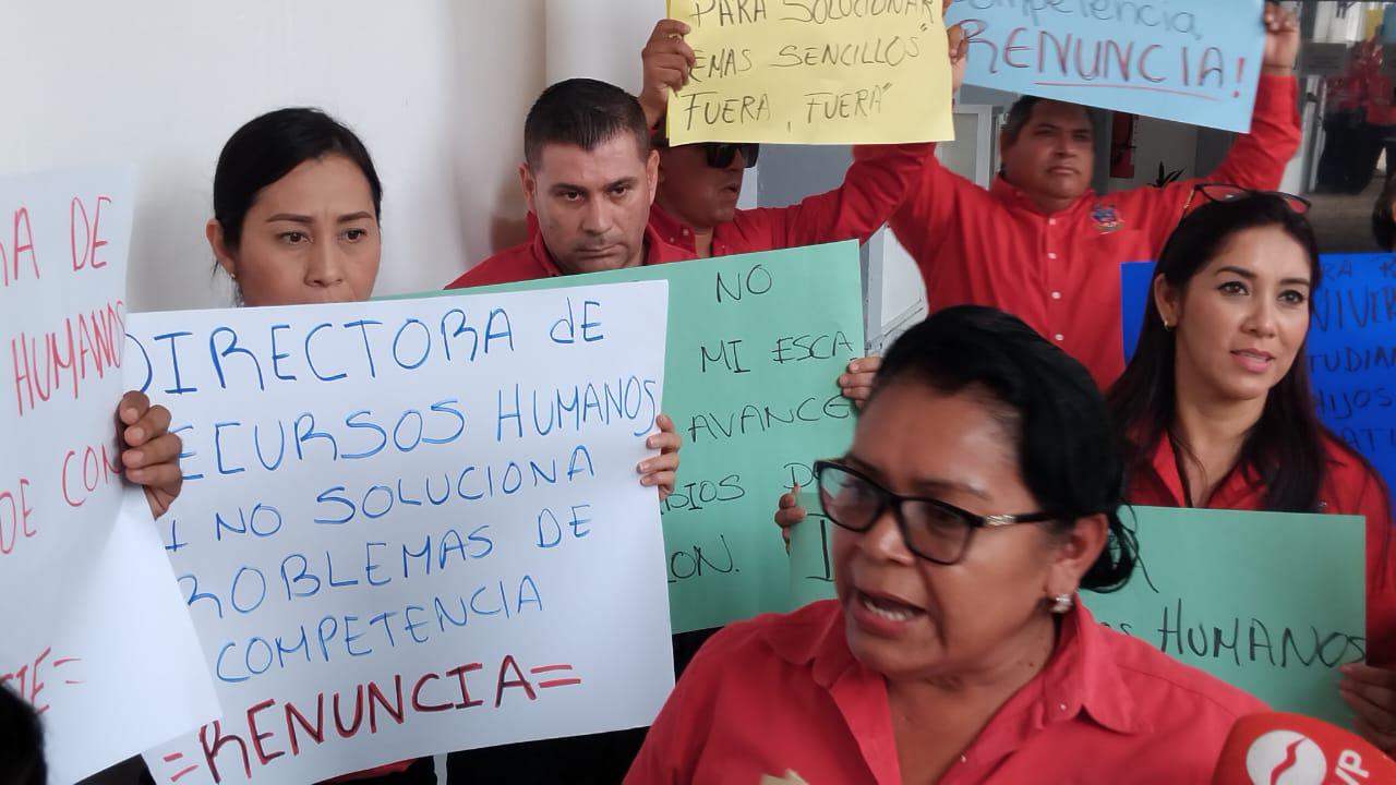 $!Protestan trabajadores del Sindicato del Ayuntamiento de Mazatlán por servicios médicos