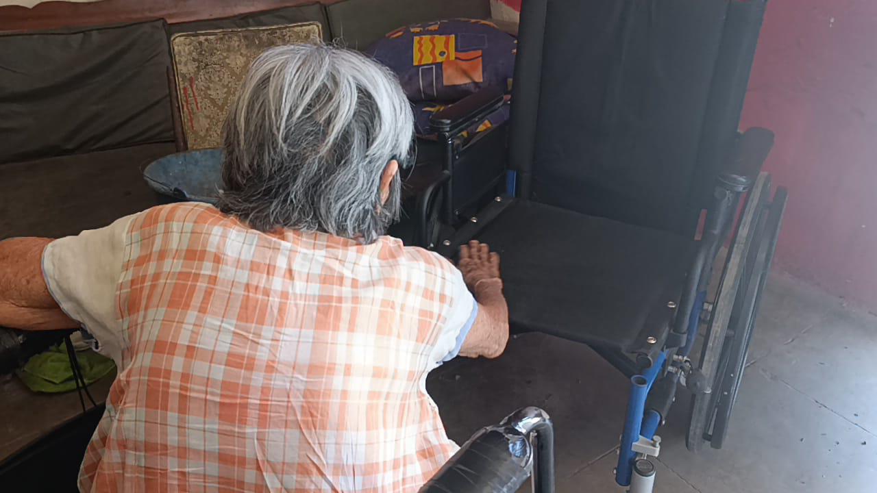$!Doña Chicha ya tiene nueva silla de ruedas