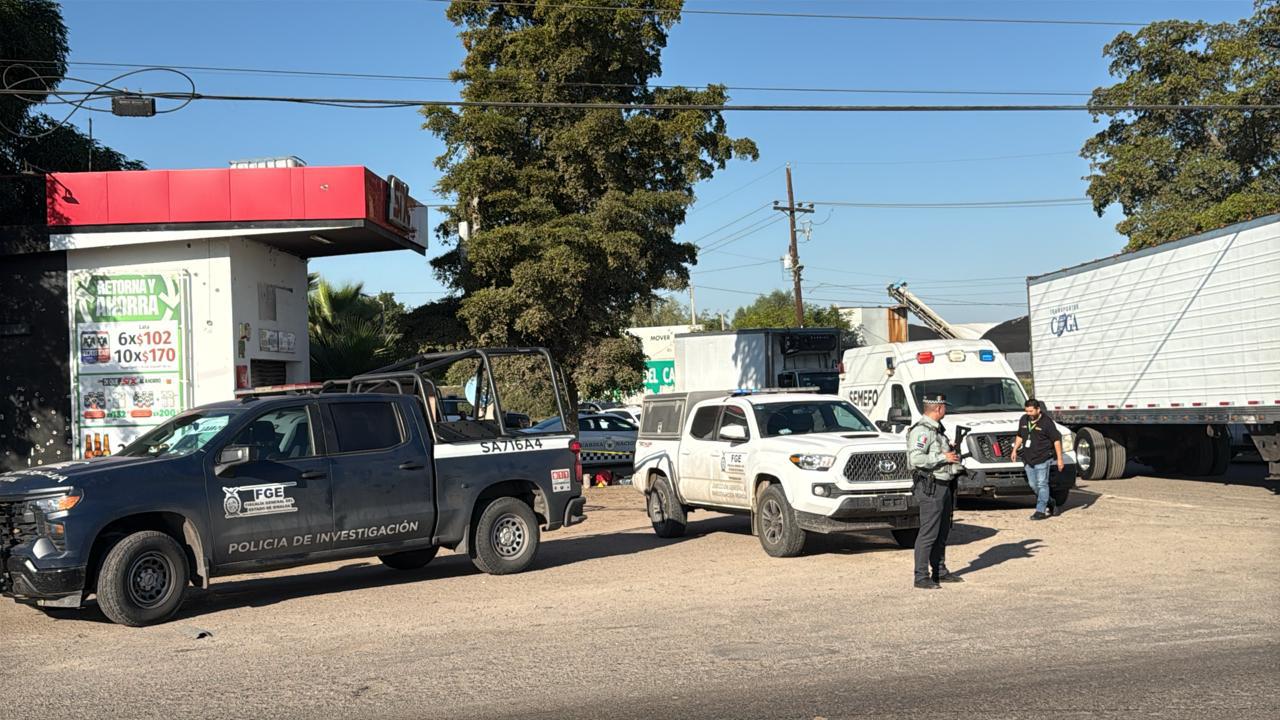 $!Localizan hombre asesinado y con las extremidades amarradas en el entronque con la carretera La 20, al sur de Culiacán