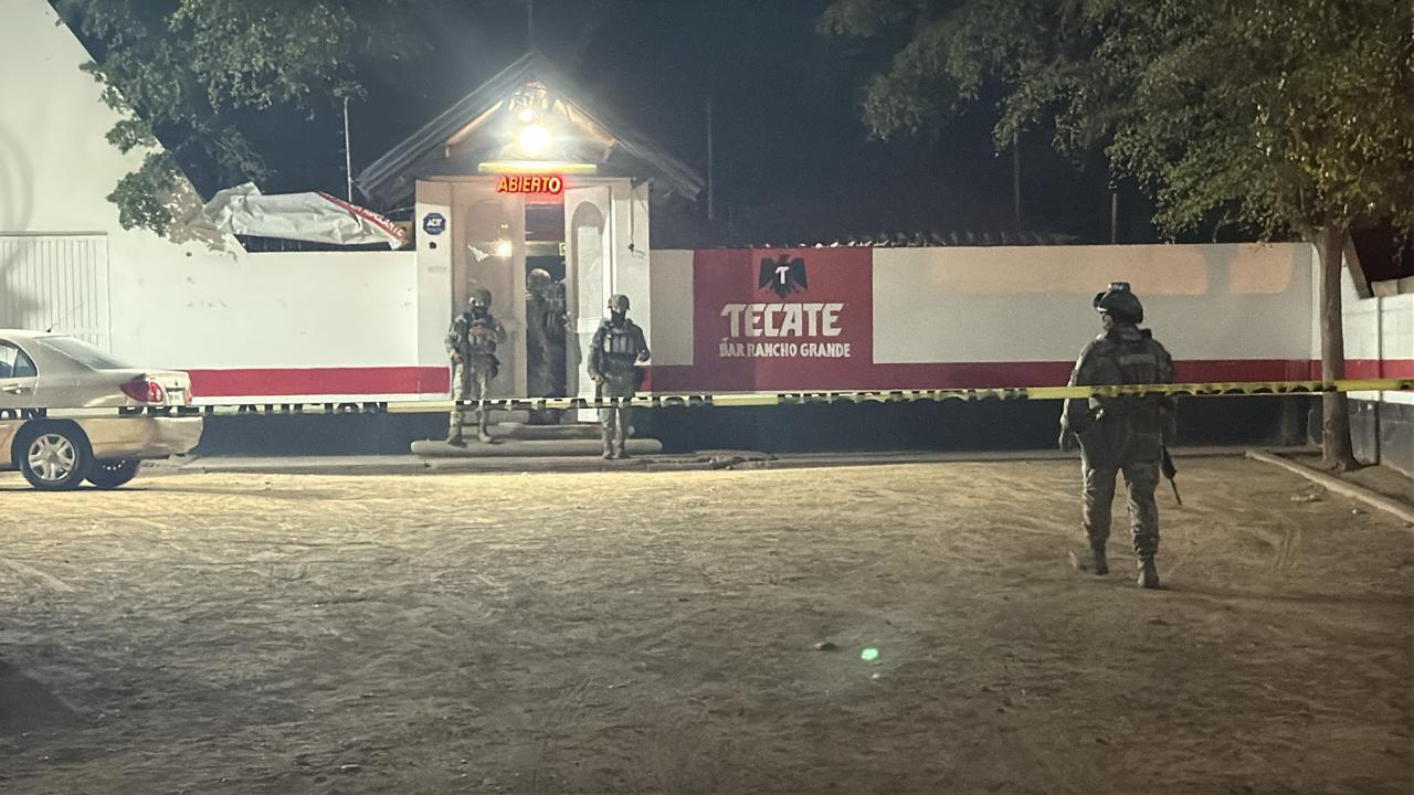 $!Ataque armado dentro de bar deja un hombre muerto en el sector Mercado de Abastos, en Culiacán