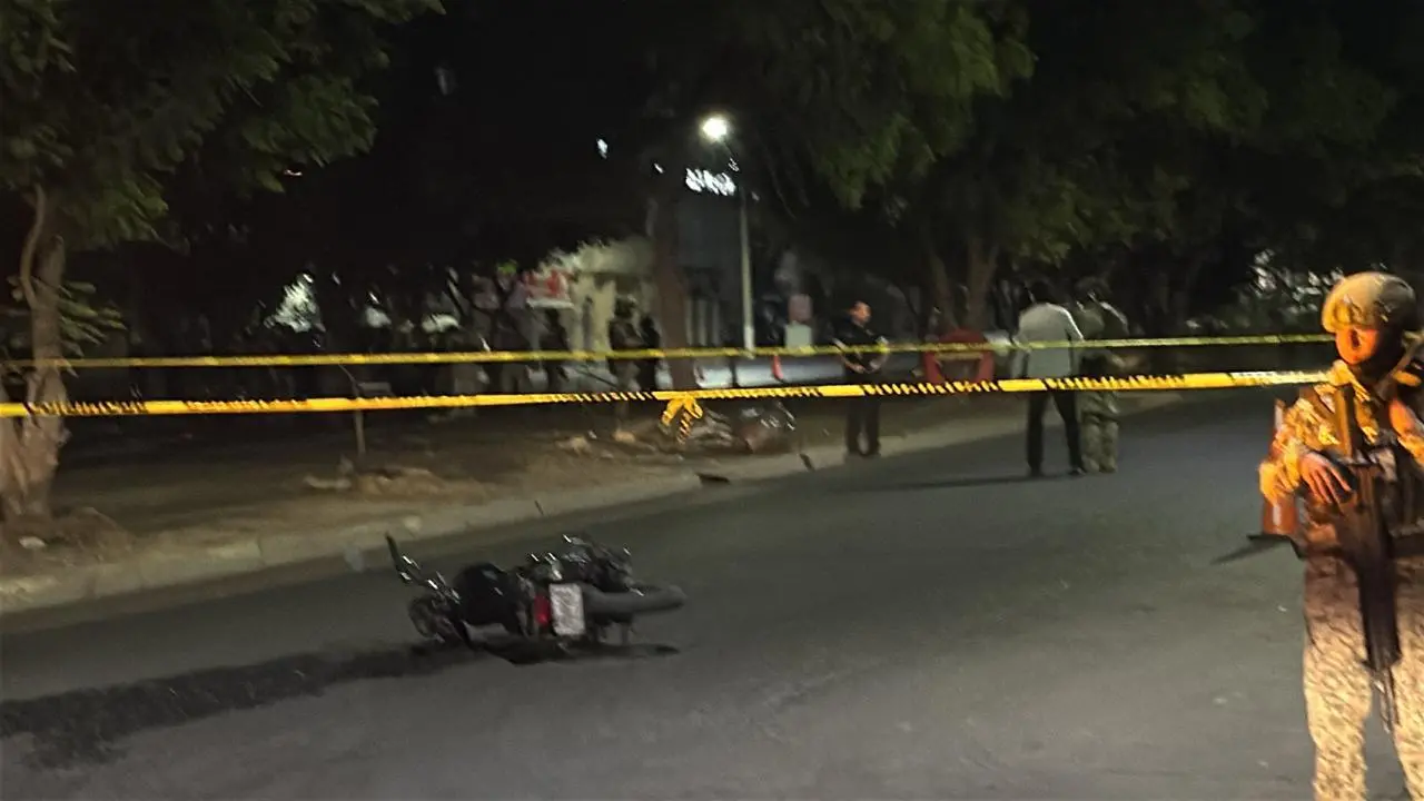 $!Atacan a motociclista a balazos en Barrancos; hay un detenido en Culiacán