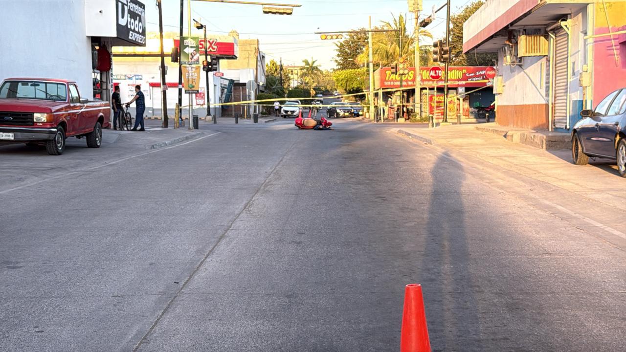 $!Asesinan a motociclista por la avenida Álvaro Obregón, en la colonia Lombardo Toledano, en Culiacán