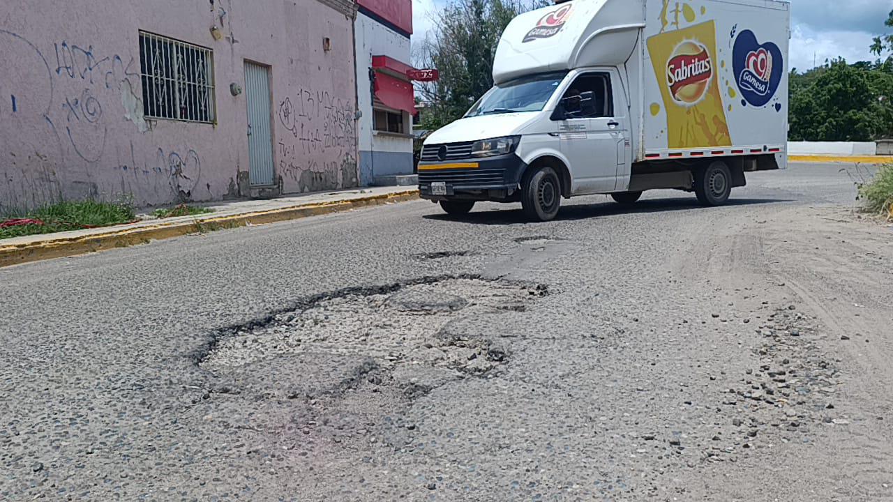 $!Calle occidental en Escuinapa se llena de baches