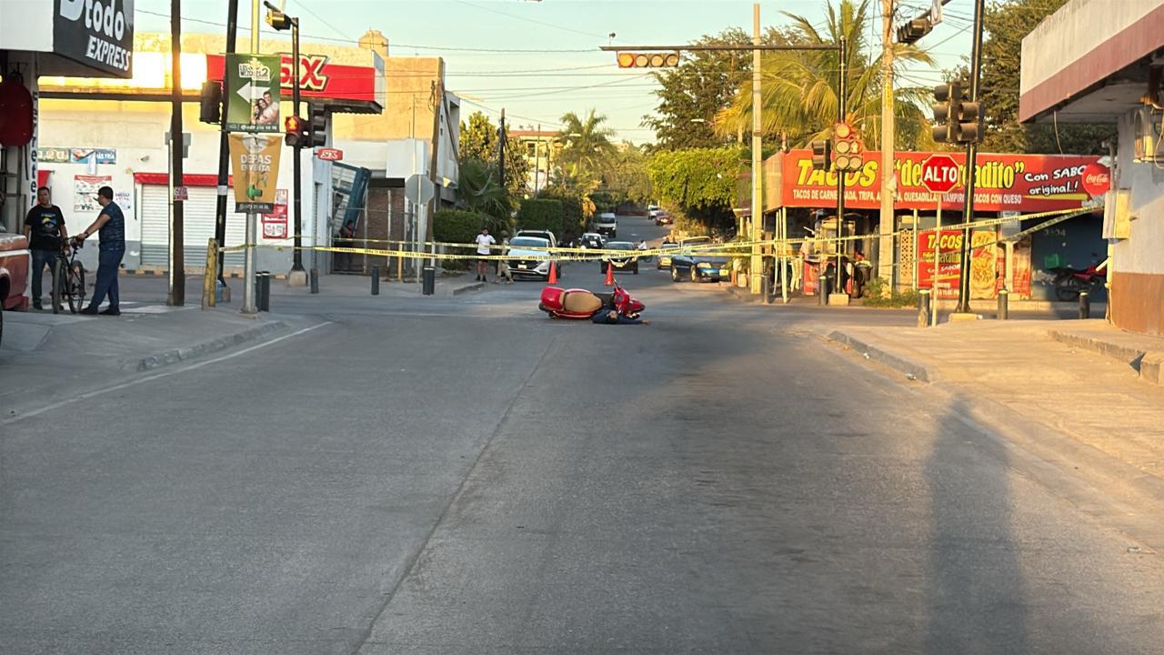 $!Asesinan a motociclista por la avenida Álvaro Obregón, en la colonia Lombardo Toledano, en Culiacán
