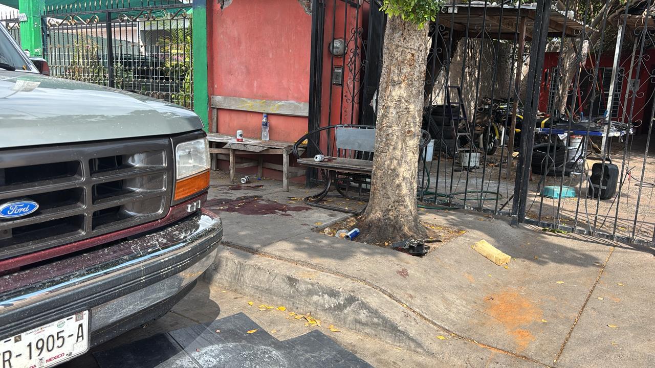 $!Ataque armado deja dos hombres heridos y un vehículo asegurado en la colonia 21 de Marzo, en Culiacán