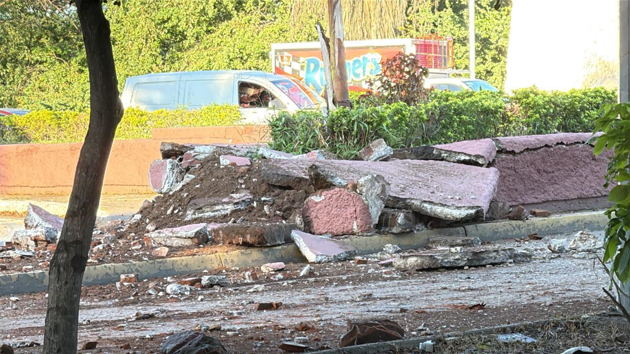 $!Persecución y balacera dejan a un policía y mujer heridos en Las Quintas, Culiacán