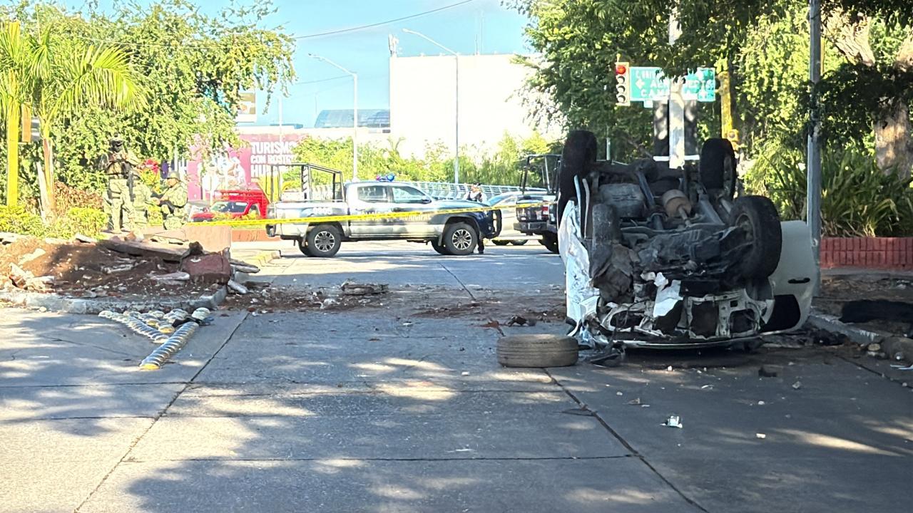 $!Persecución y balacera dejan a un policía y mujer heridos en Las Quintas, Culiacán