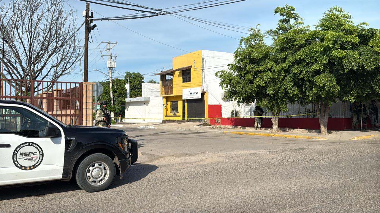 $!Asesinan a balazos a un hombre dentro de un domicilio de la colonia El Palmito, en Culiacán
