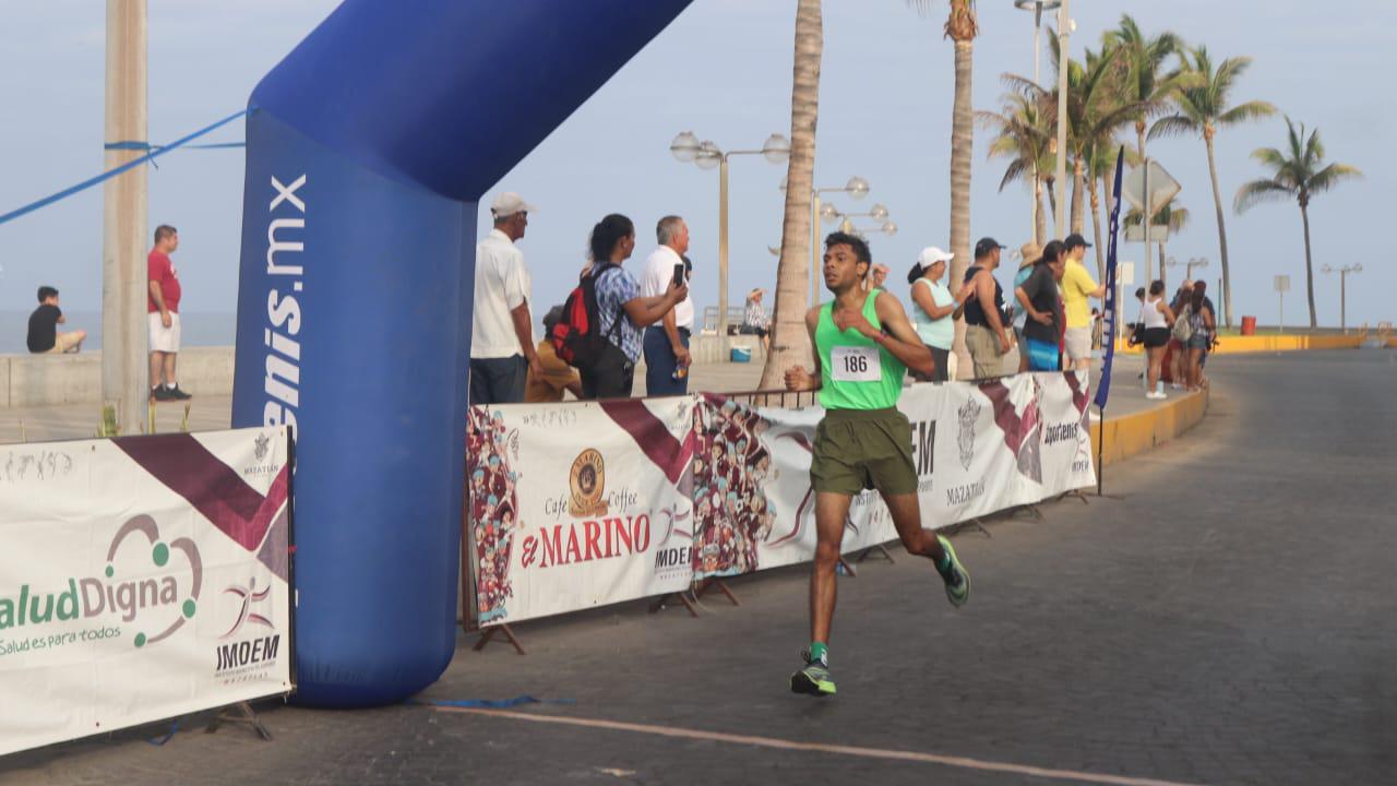 $!Los Labrador imponen la casta en Carrera por la Salud AMASFAC
