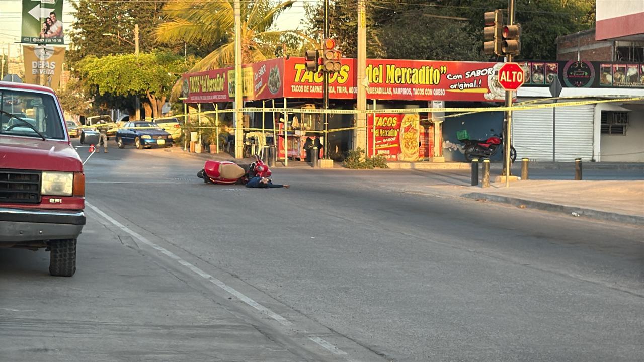 $!Asesinan a motociclista por la avenida Álvaro Obregón, en la colonia Lombardo Toledano, en Culiacán