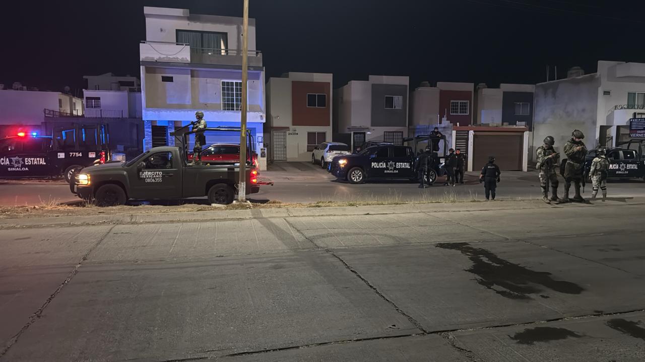 $!Vandalizan autolavado e incendian auto en su interior en sector Santa Elena, Culiacán