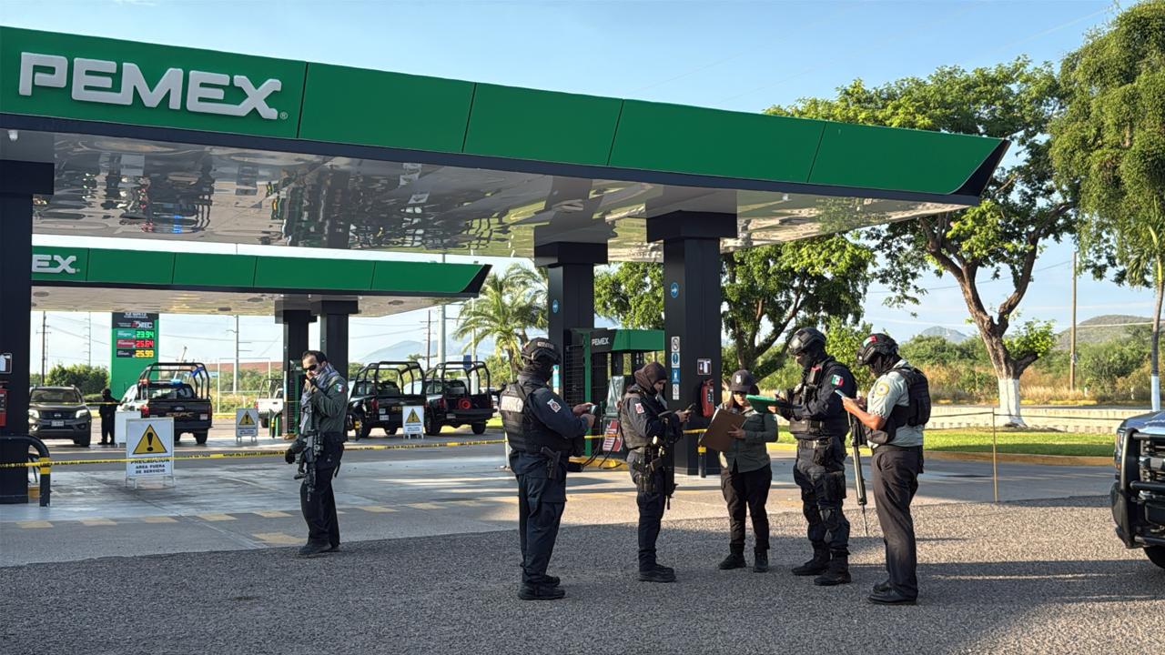 $!Atacan a balazos gasolinera sobre la carretera Internacional México 15, en Culiacán