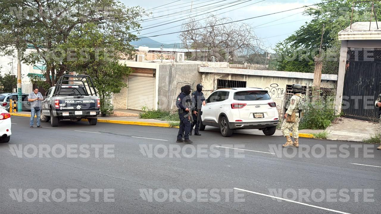 $!Aseguran camioneta abandonada tras presunta persecución por la México 68, en Culiacán