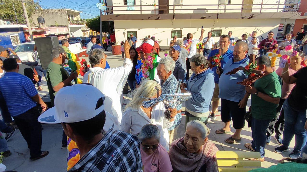 $!Albañiles de Rosario honran a la Santa Cruz y piden protección en su labor