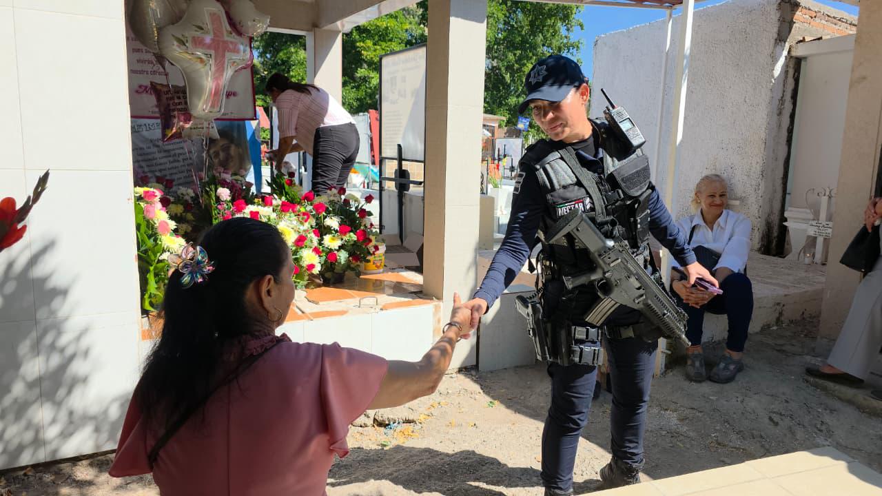 $!Reporta autoridad de Culiacán 2 detenciones y 48 atenciones médicas en panteones de Culiacán