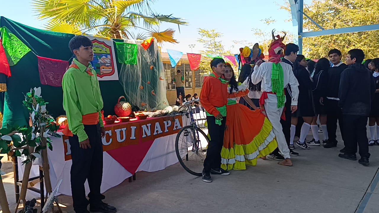 $!En Escuinapa, exponen alumnos de secundaria la diversidad cultural de México
