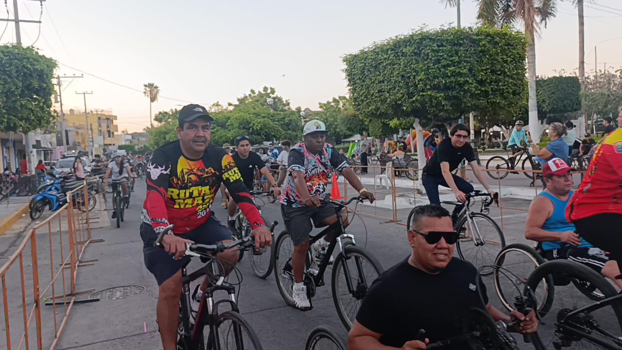 $!Participan en Escuinapa en el Día Mundial de la Bicicleta