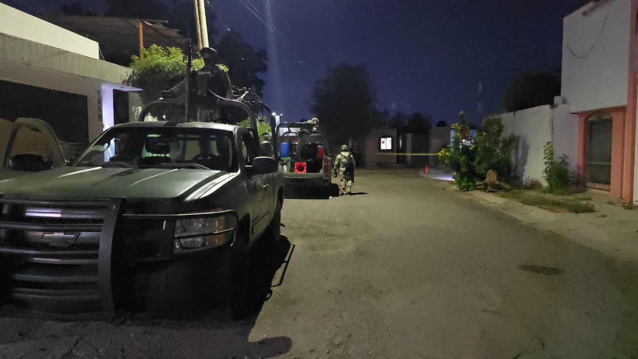 $!Balean fachada de un domicilio y camioneta en el sector La Conquista, en Culiacán