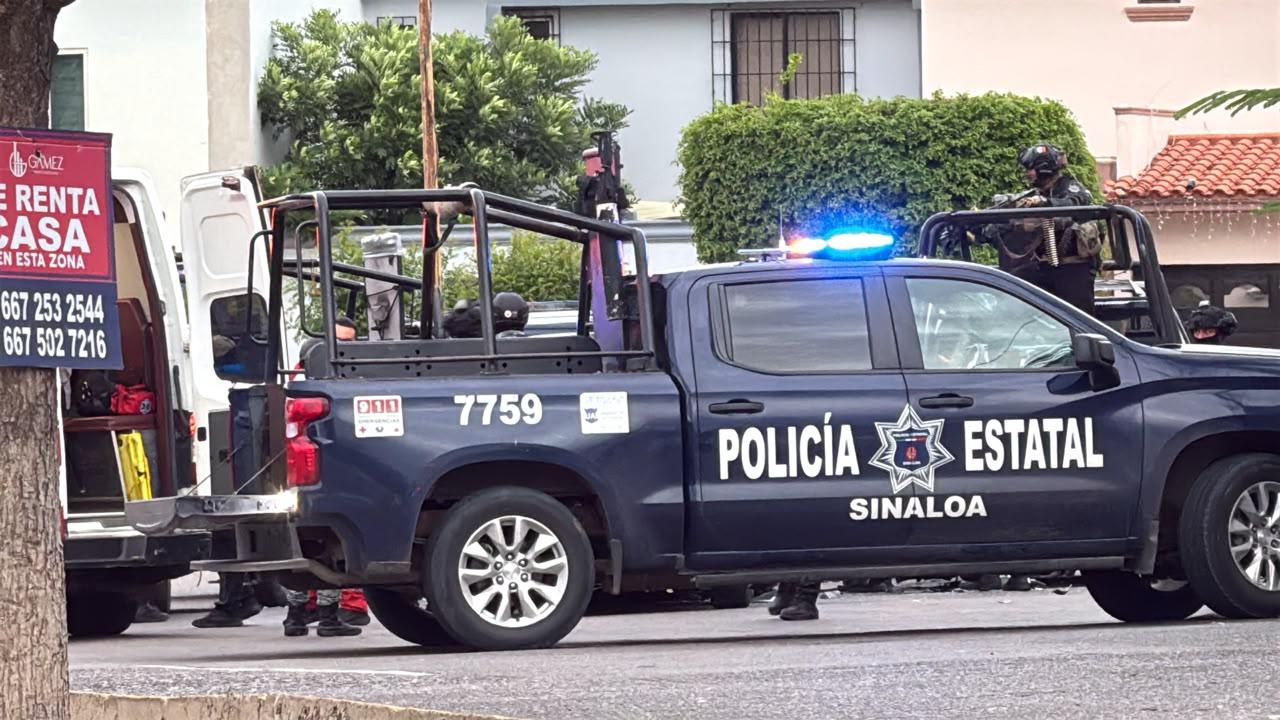 $!Persecución a balazos termina en choque en Glorieta Las Américas, en Culiacán; hay 3 heridos detenidos