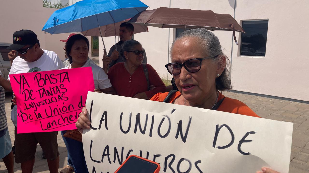 $!Realizan frente a Sede de Justicia manifestación en apoyo a vecina de la Isla de la Piedra acusada de despojo
