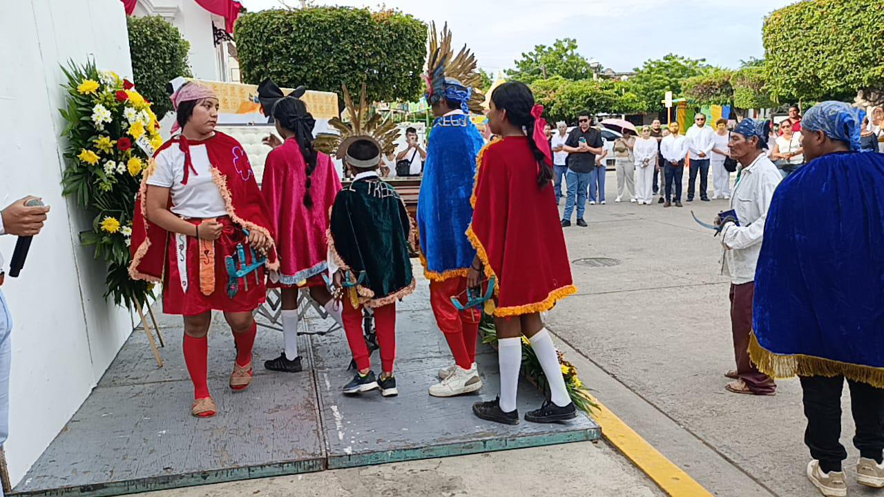 $!Despiden con ceremonia al profesor Saúl en Escuinapa