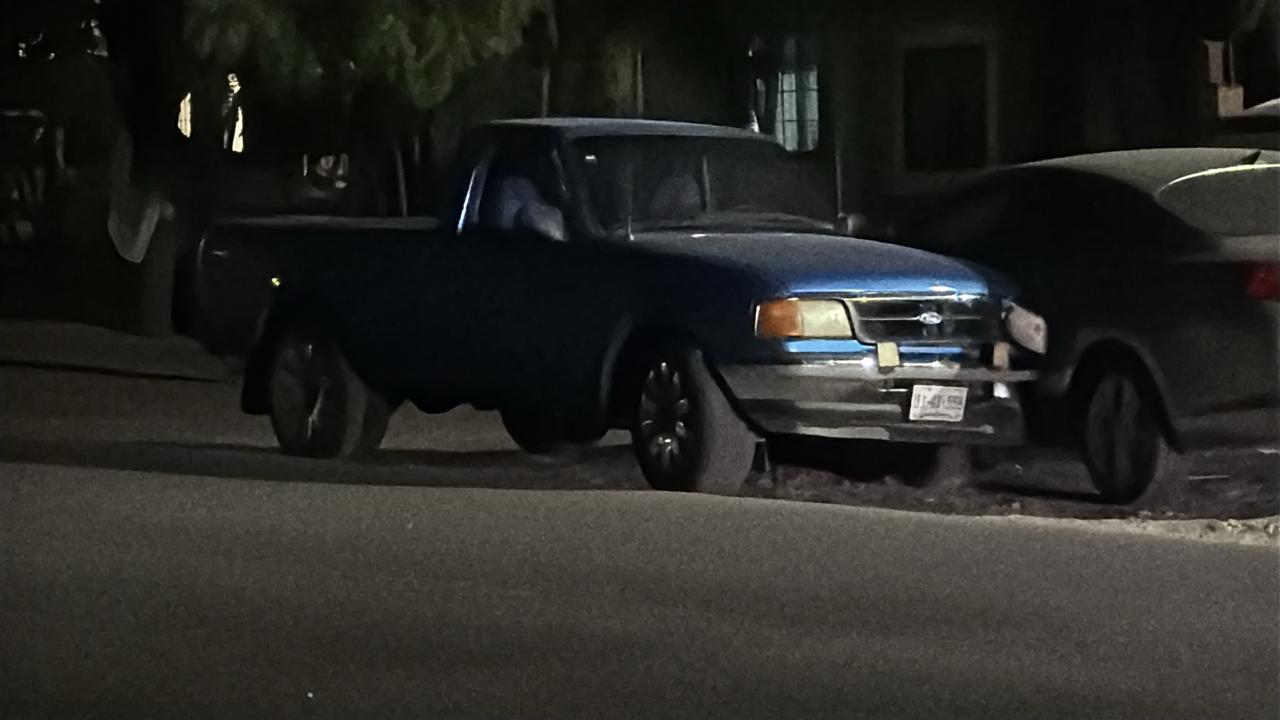 $!Matan a tiros a un hombre a bordo de una camioneta en la Loma de Rodriguera, en Culiacán