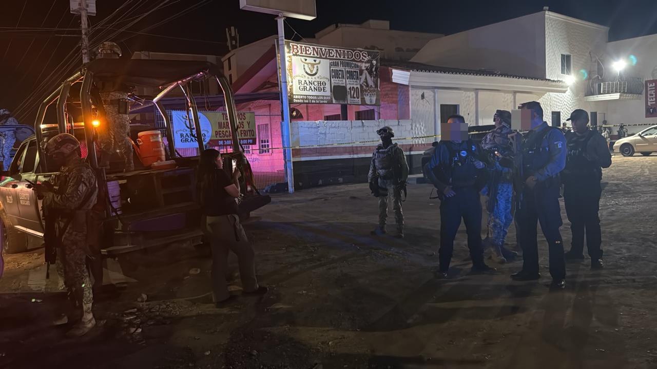 $!Ataque armado dentro de bar deja un hombre muerto en el sector Mercado de Abastos, en Culiacán