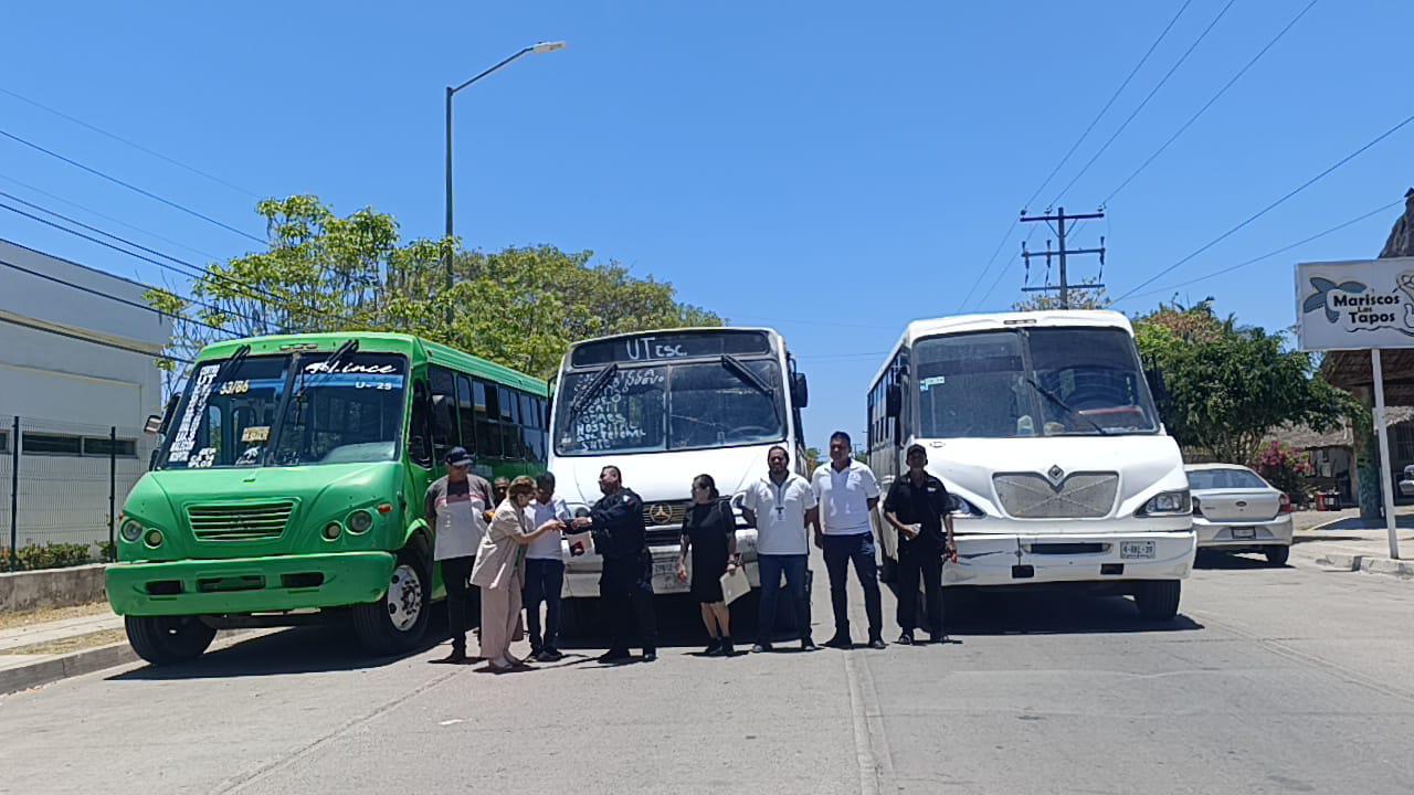 $!Ante la restricción de motocicletas en menores, reactivan servicio de transporte público en Escuinapa