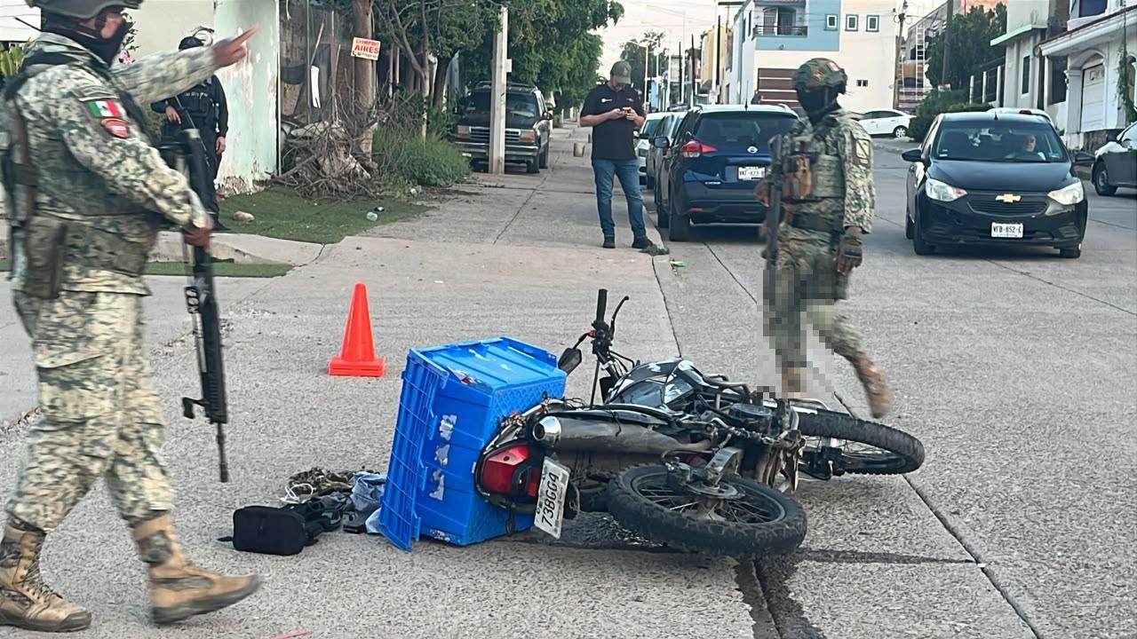 $!Tirotean casa en la López Mateos y aseguran motocicleta con municiones, en Culiacán