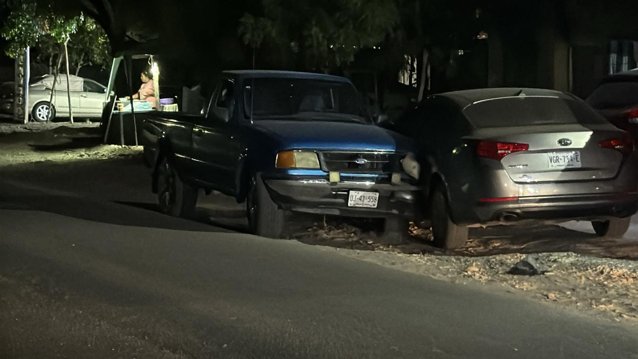 $!Matan a tiros a un hombre a bordo de una camioneta en la Loma de Rodriguera, en Culiacán