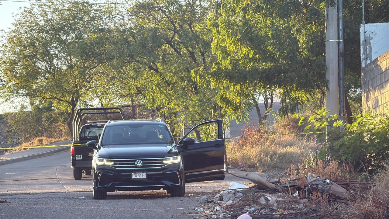 $!Hallan dos hombres asesinados a balazos a espaldas de un supermercado del sector Santa Fe, al norte de Culiacán