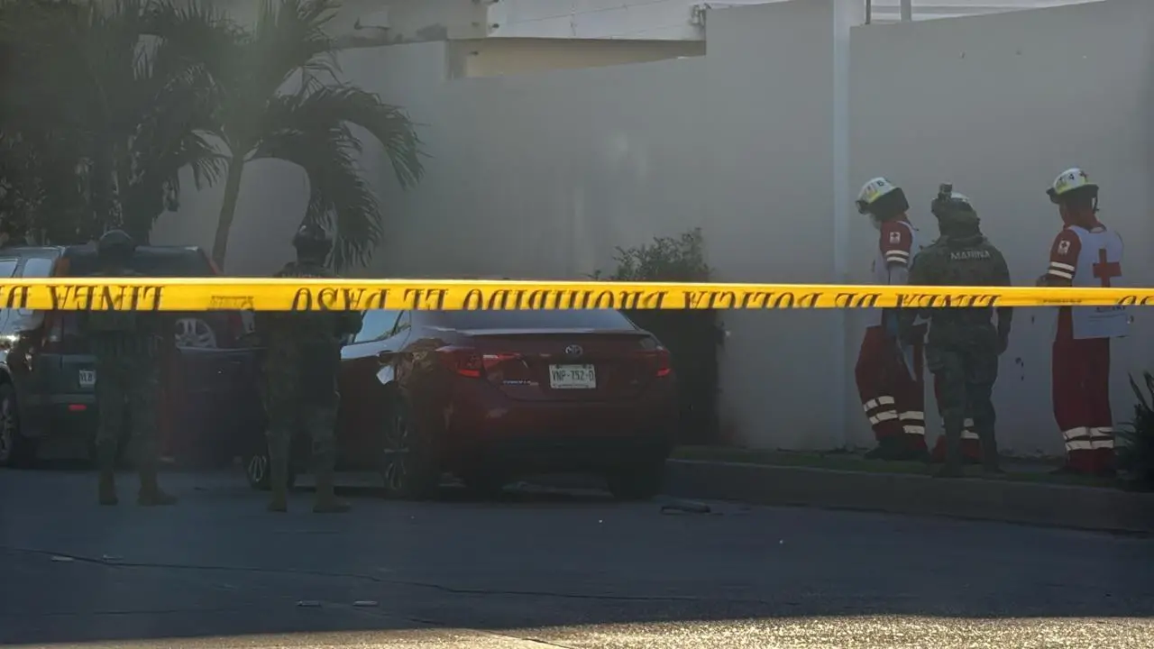 $!Asesinan a dos personas a espaldas del Congreso del Estado cuando viajaban en un vehículo