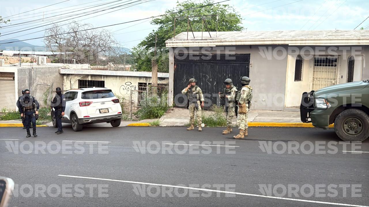 $!Aseguran camioneta abandonada tras presunta persecución por la México 68, en Culiacán