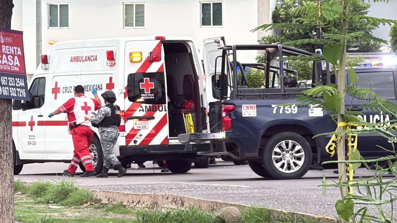 $!Persecución a balazos termina en choque en Glorieta Las Américas, en Culiacán; hay 3 heridos detenidos